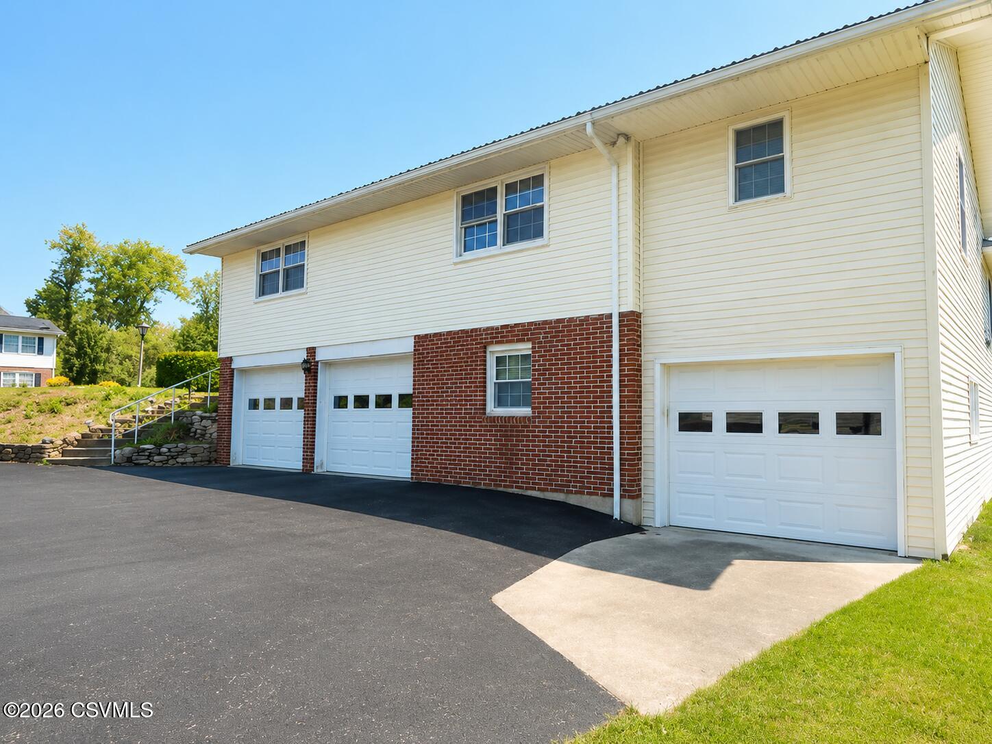 1110 SKYVIEW Drive