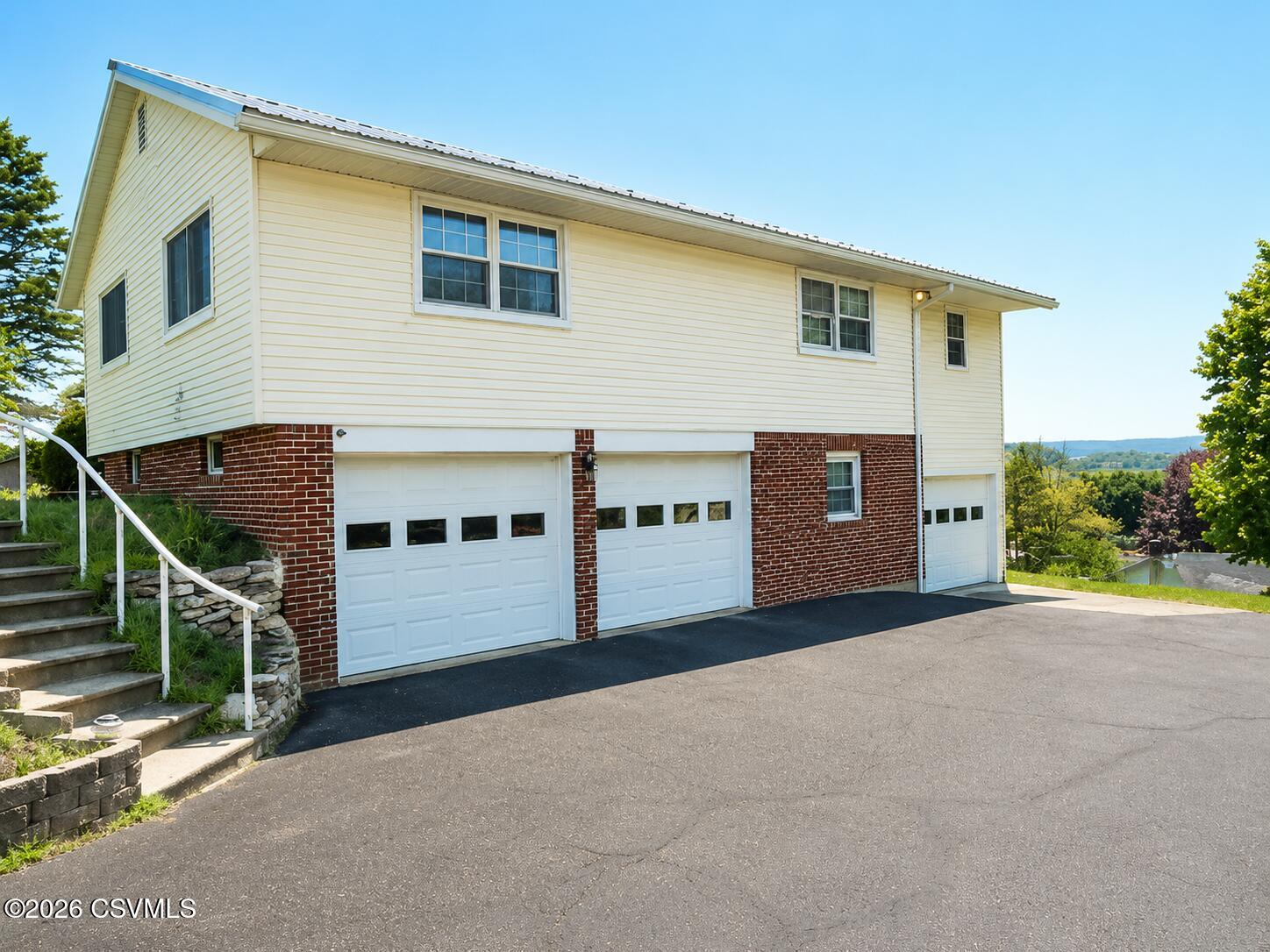 1110 SKYVIEW Drive