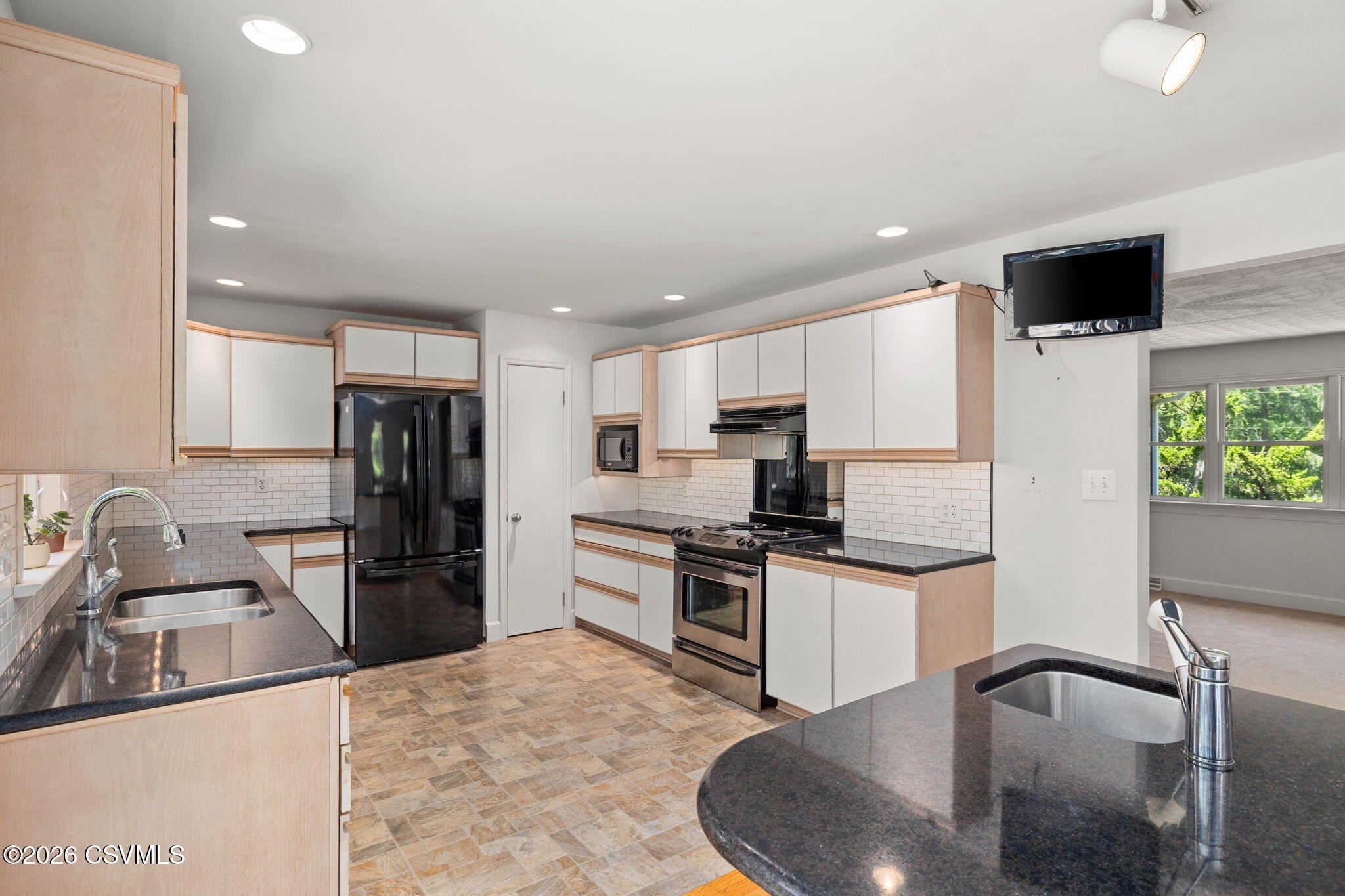 842 SHOWERS Road