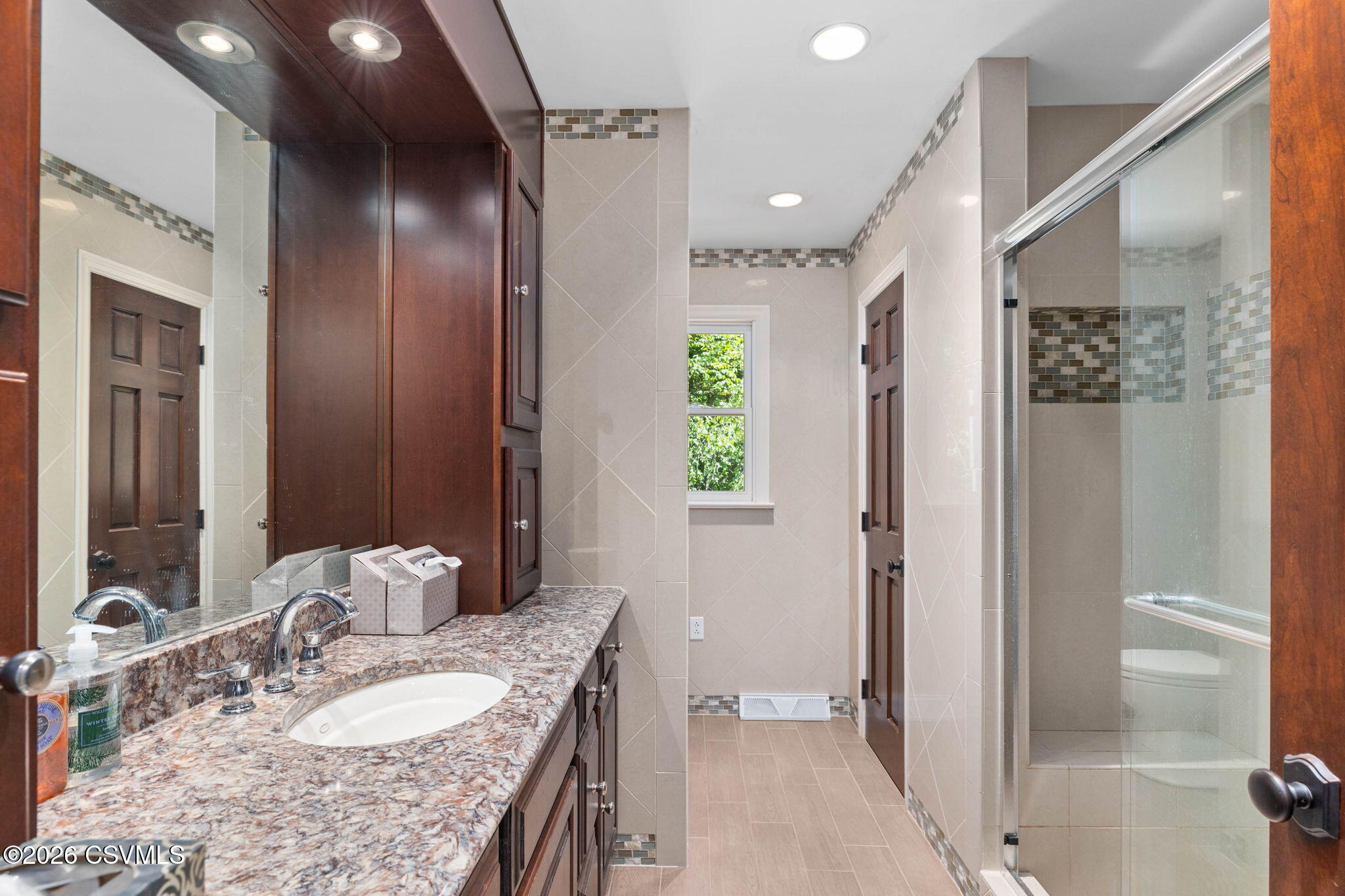 842 SHOWERS Road