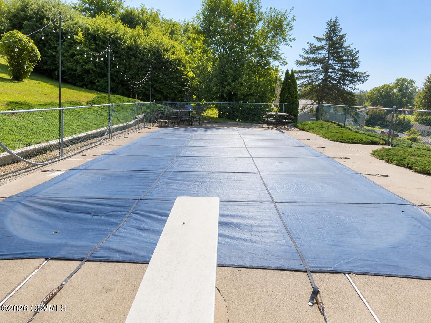 10 MEADOWBROOK Drive