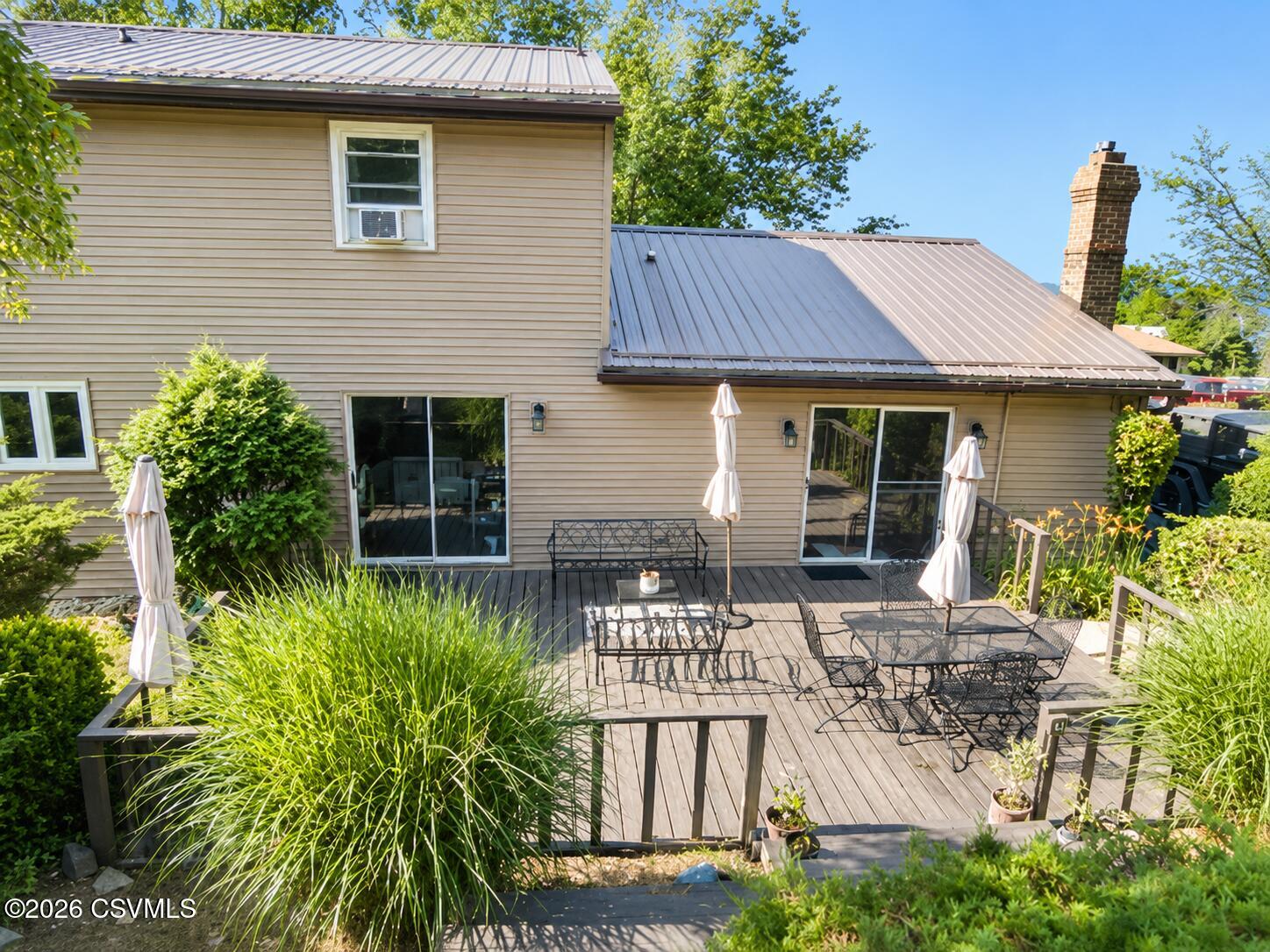 10 MEADOWBROOK Drive