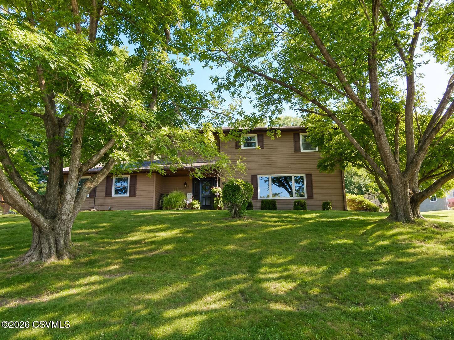 10 MEADOWBROOK Drive