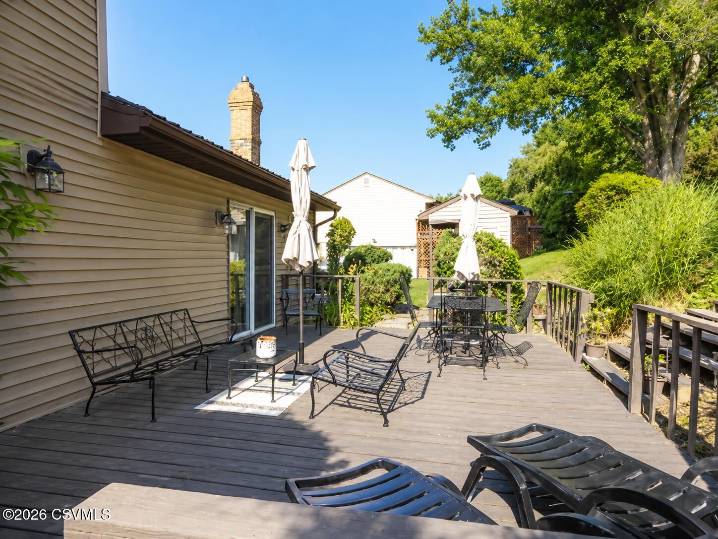 10 MEADOWBROOK Drive