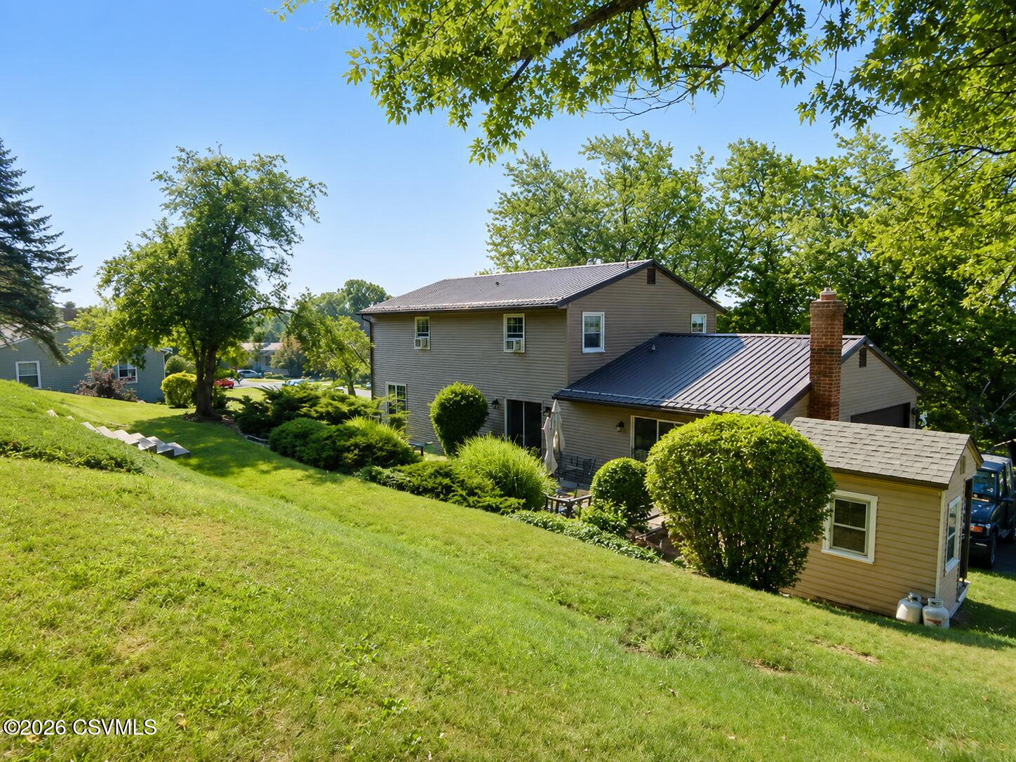 10 MEADOWBROOK Drive