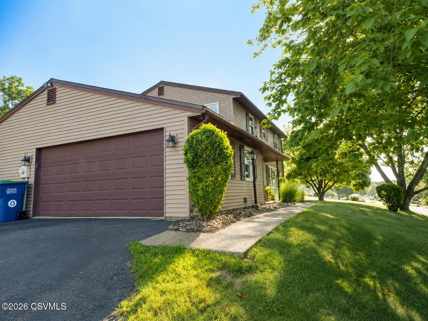 10 MEADOWBROOK Drive