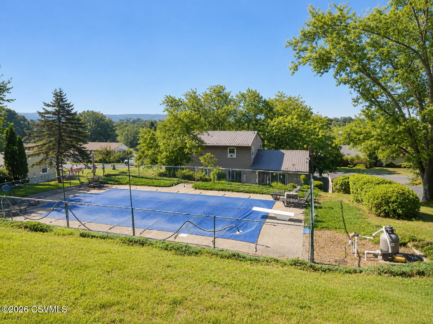 10 MEADOWBROOK Drive