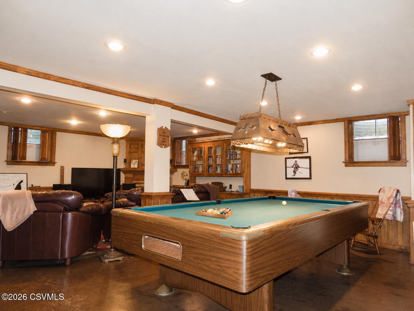 10 MEADOWBROOK Drive