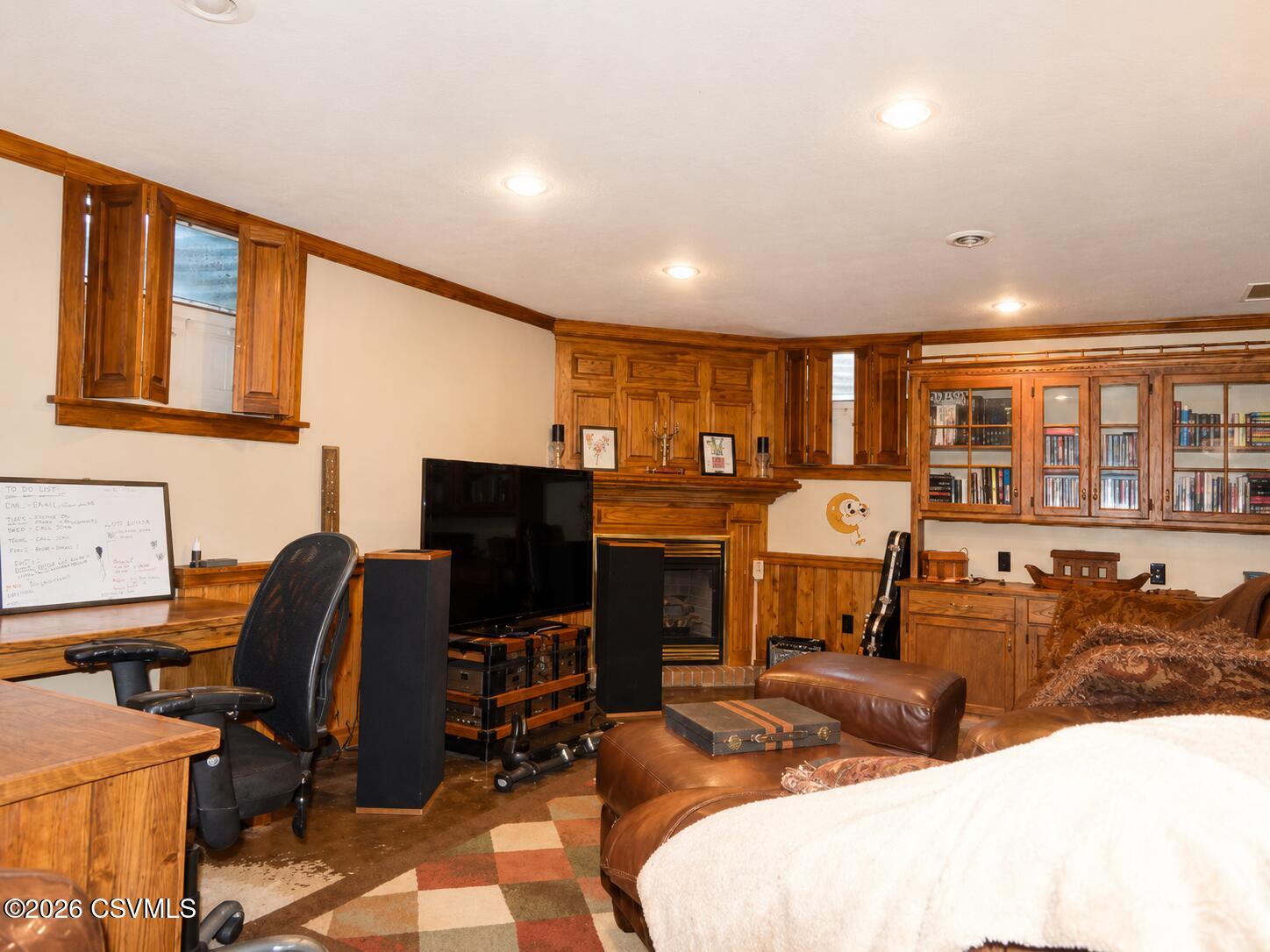 10 MEADOWBROOK Drive