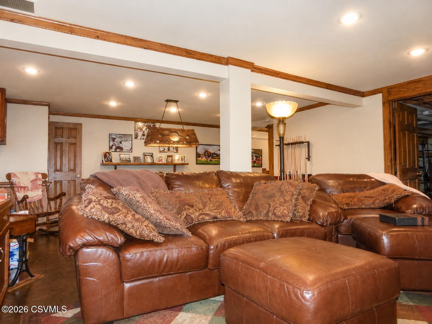 10 MEADOWBROOK Drive