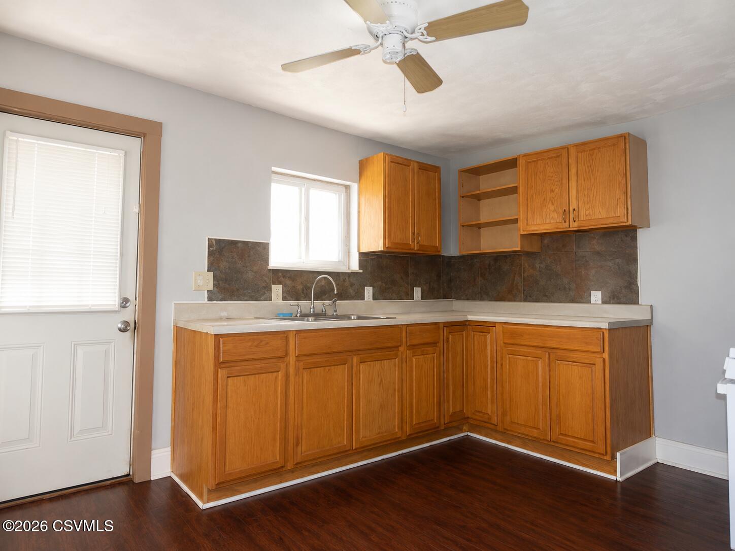 472 W 1ST Street