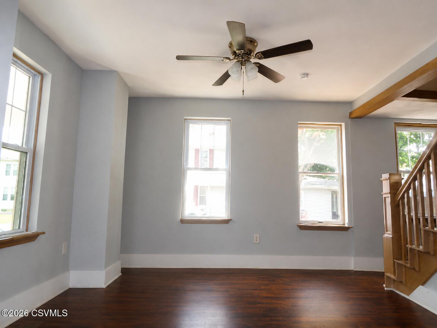 472 W 1ST Street