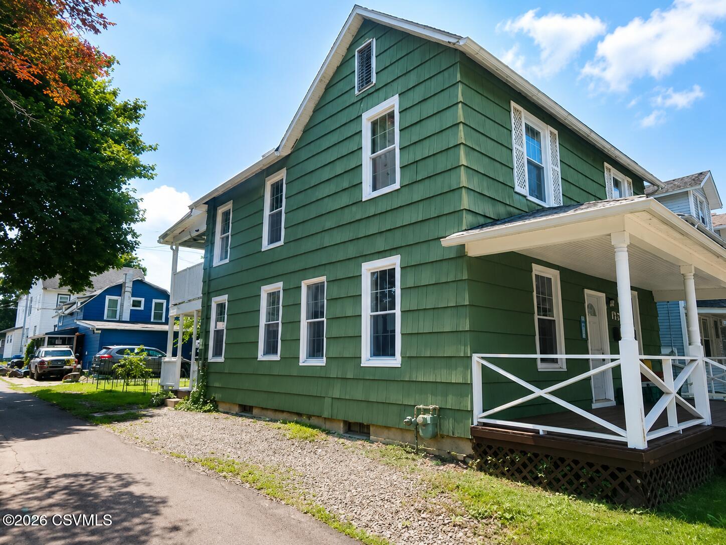 472 W 1ST Street