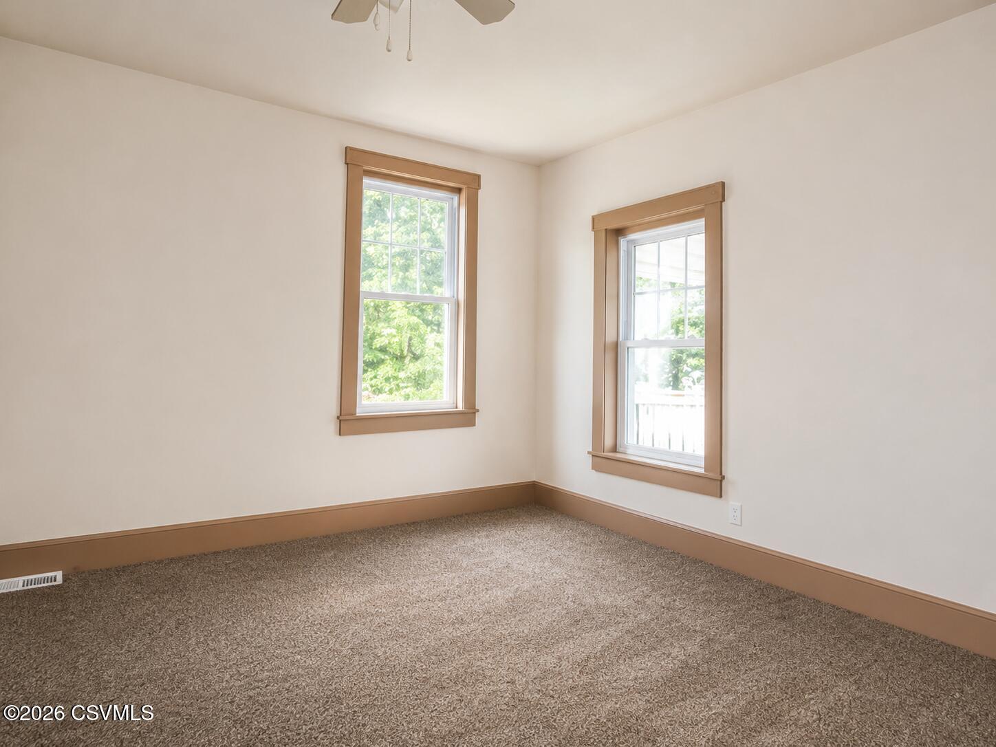 472 W 1ST Street