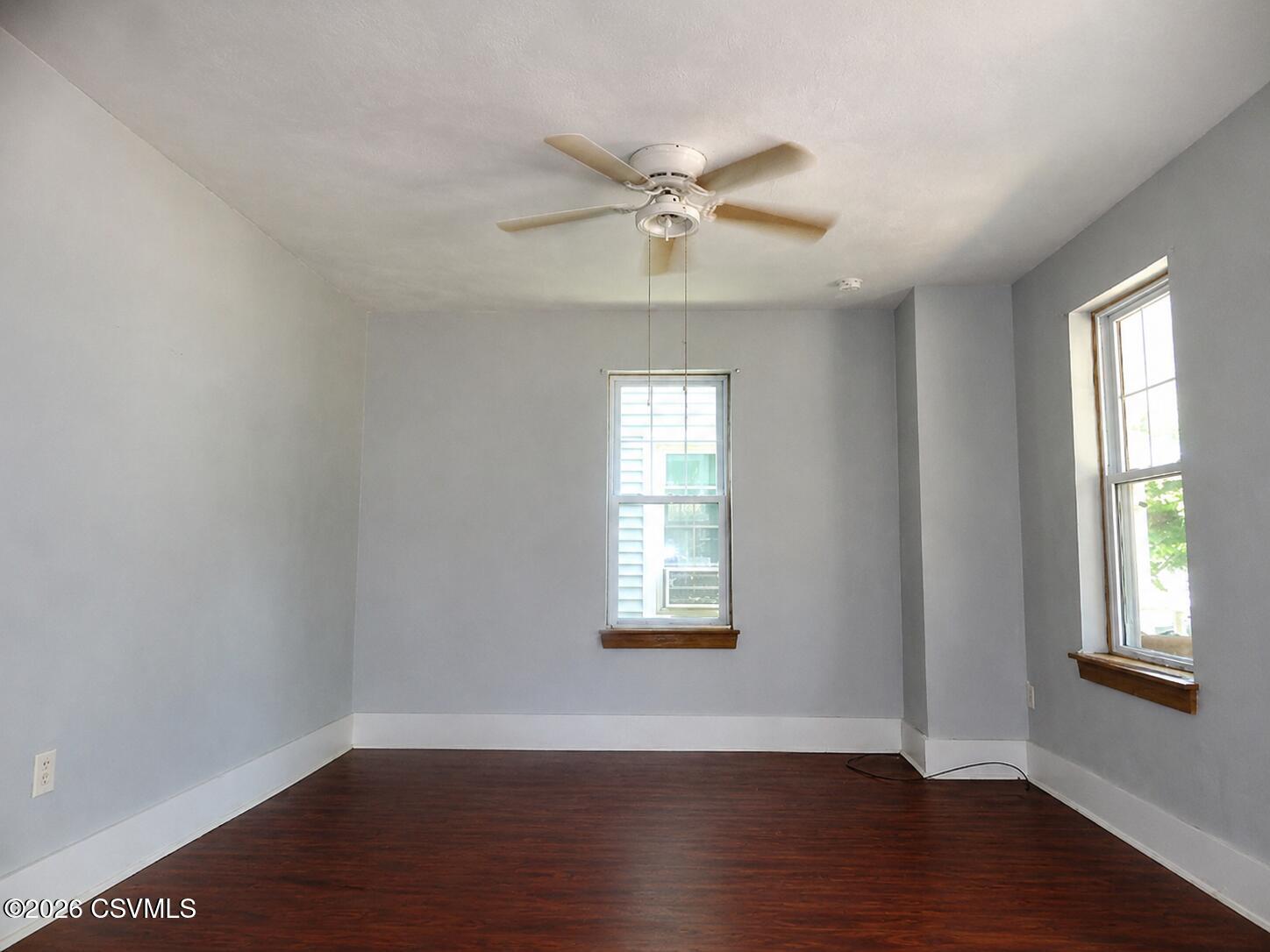 472 W 1ST Street
