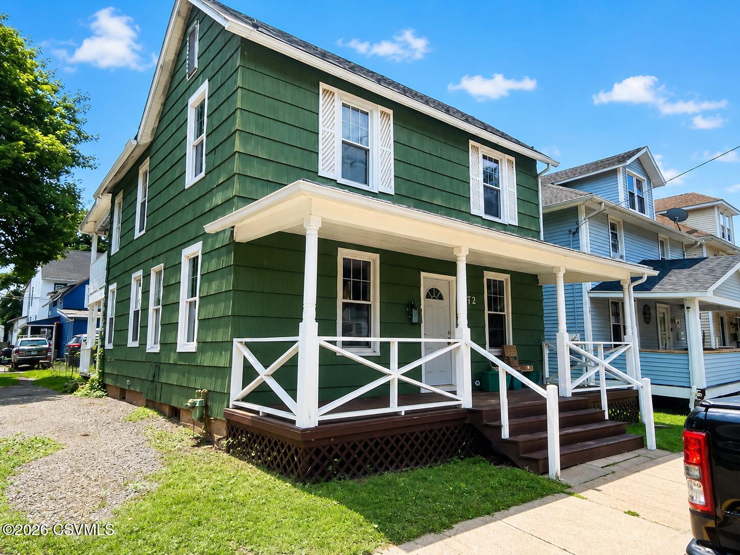 472 W 1ST Street
