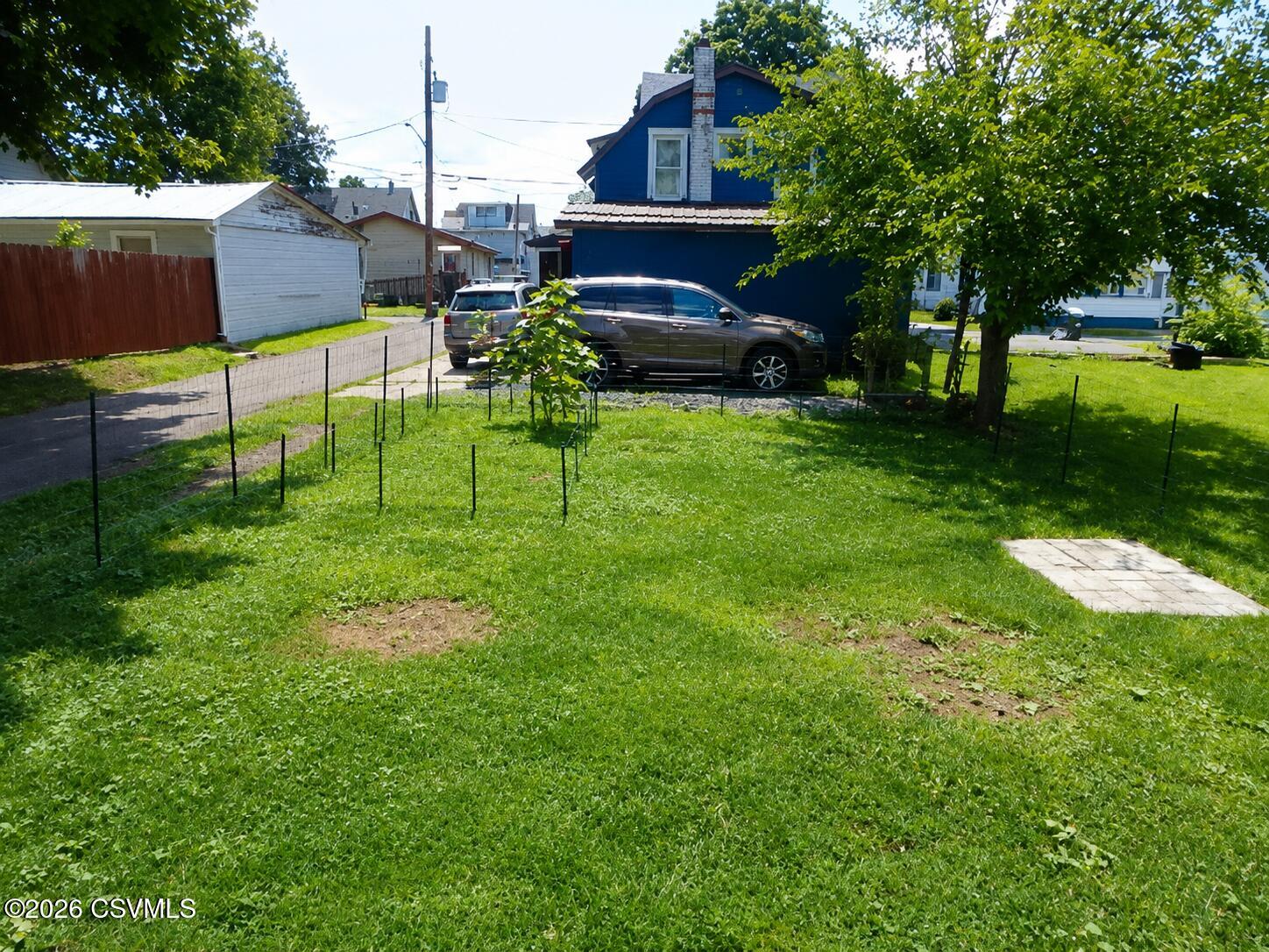 472 W 1ST Street