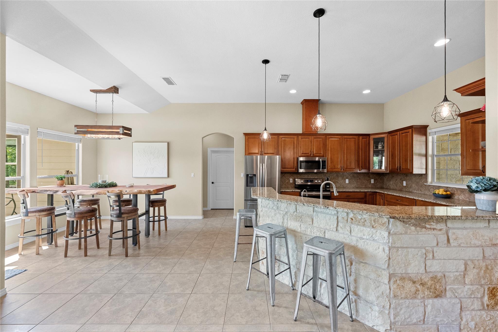 132 Mamalu DR