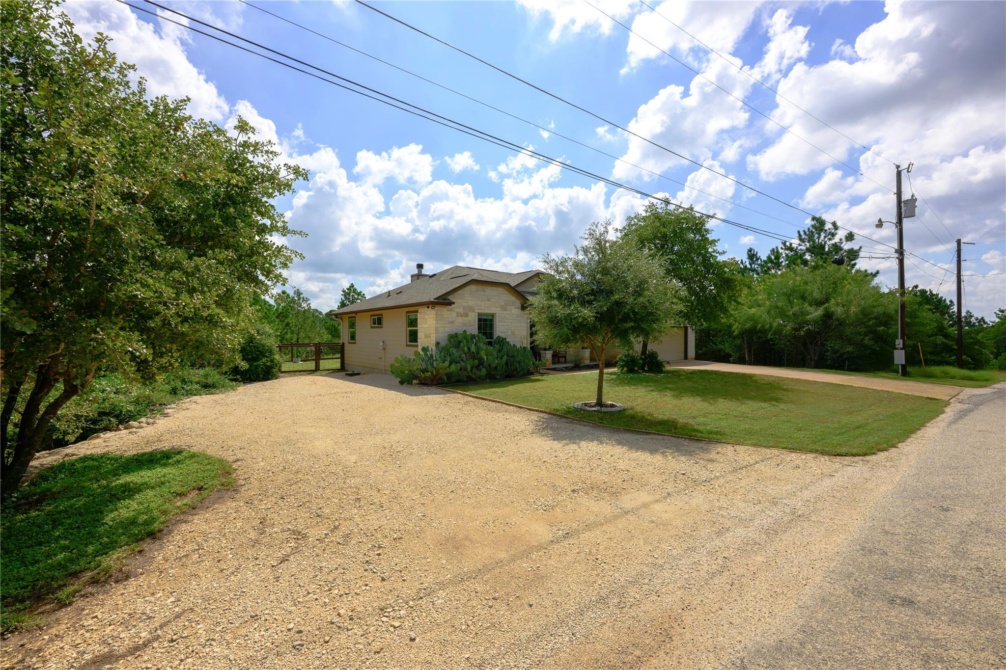 132 Mamalu DR