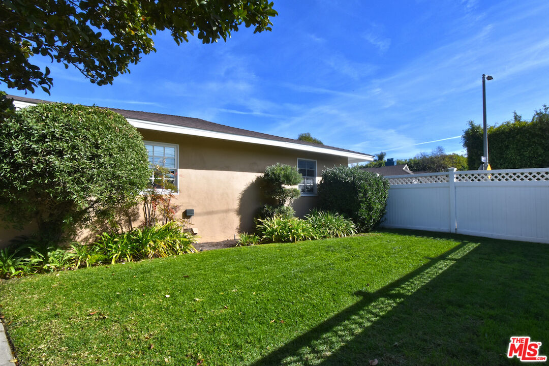 3360 Manning Ct