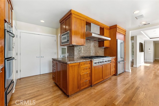 5214 Yolanda AVE