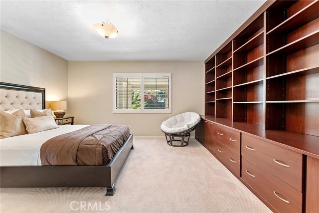 5214 Yolanda AVE