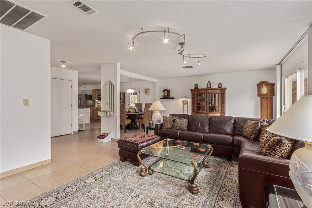 622 East Fairway Road