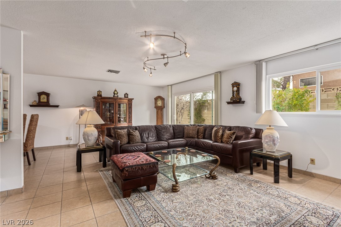 622 East Fairway Road