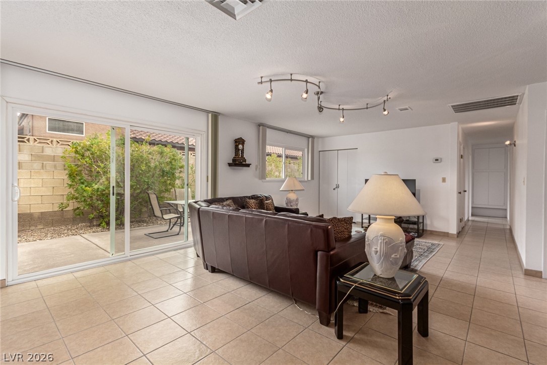 622 East Fairway Road