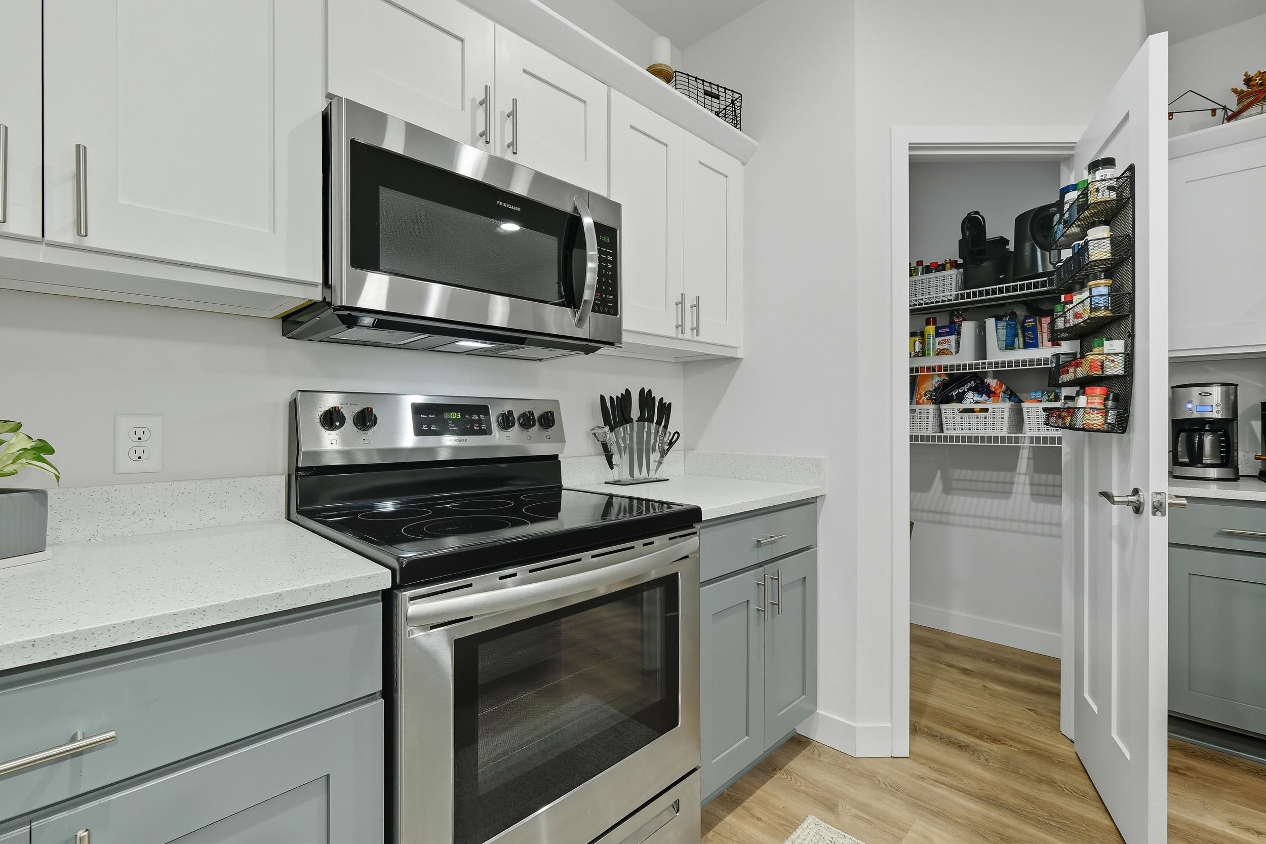 1703 N Windsor Avenue