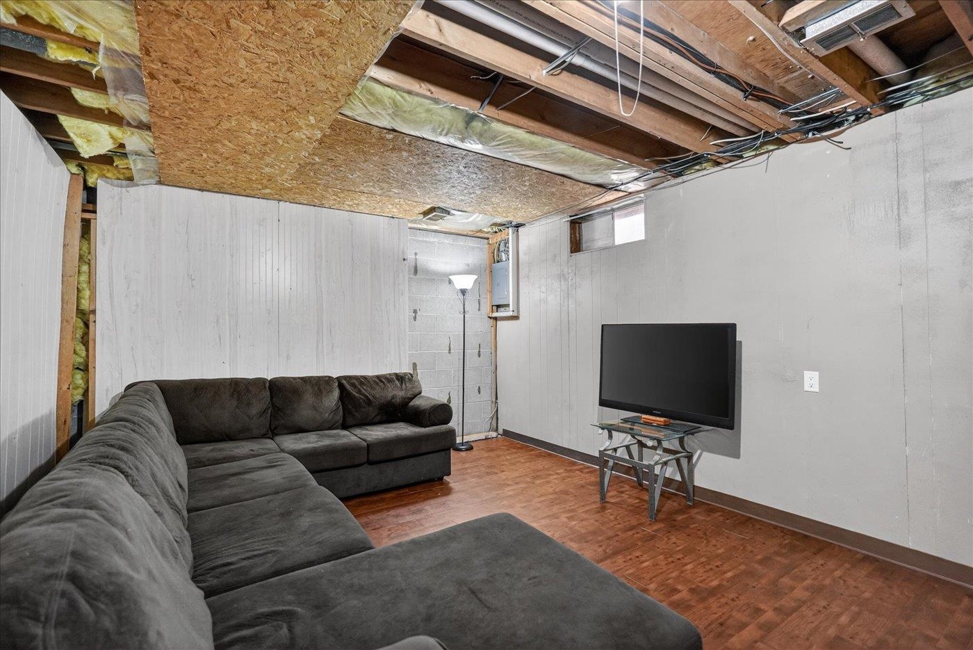 1029 Vandenburg Street
