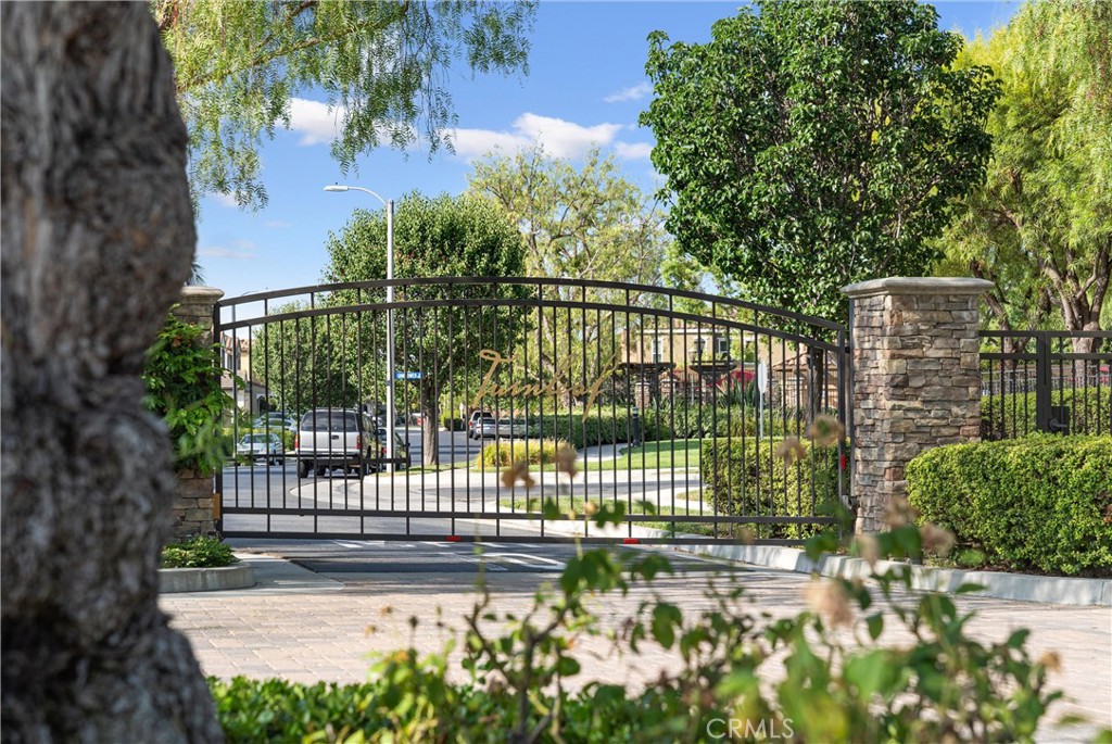 2580 Pearblossom Street