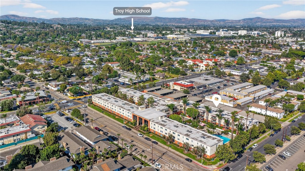 400 N Acacia