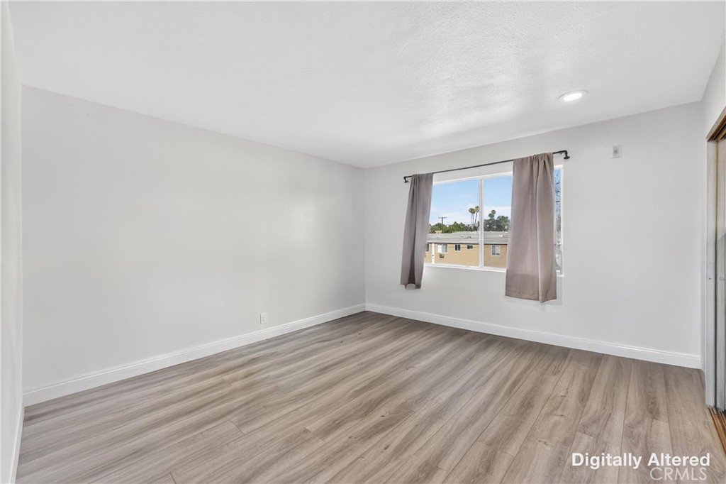 400 N Acacia