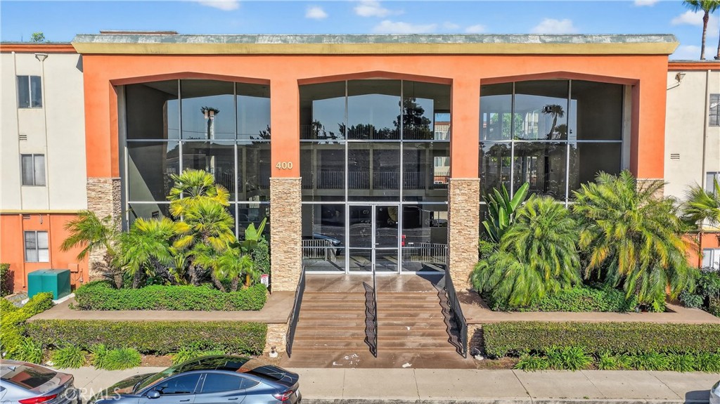 400 N Acacia