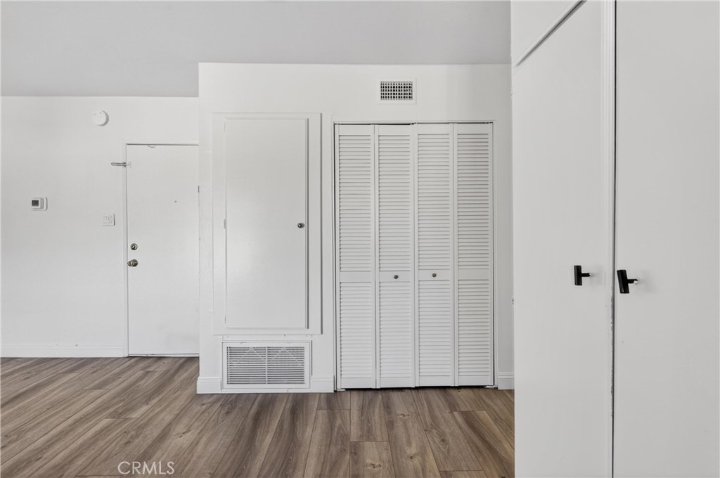 400 N Acacia
