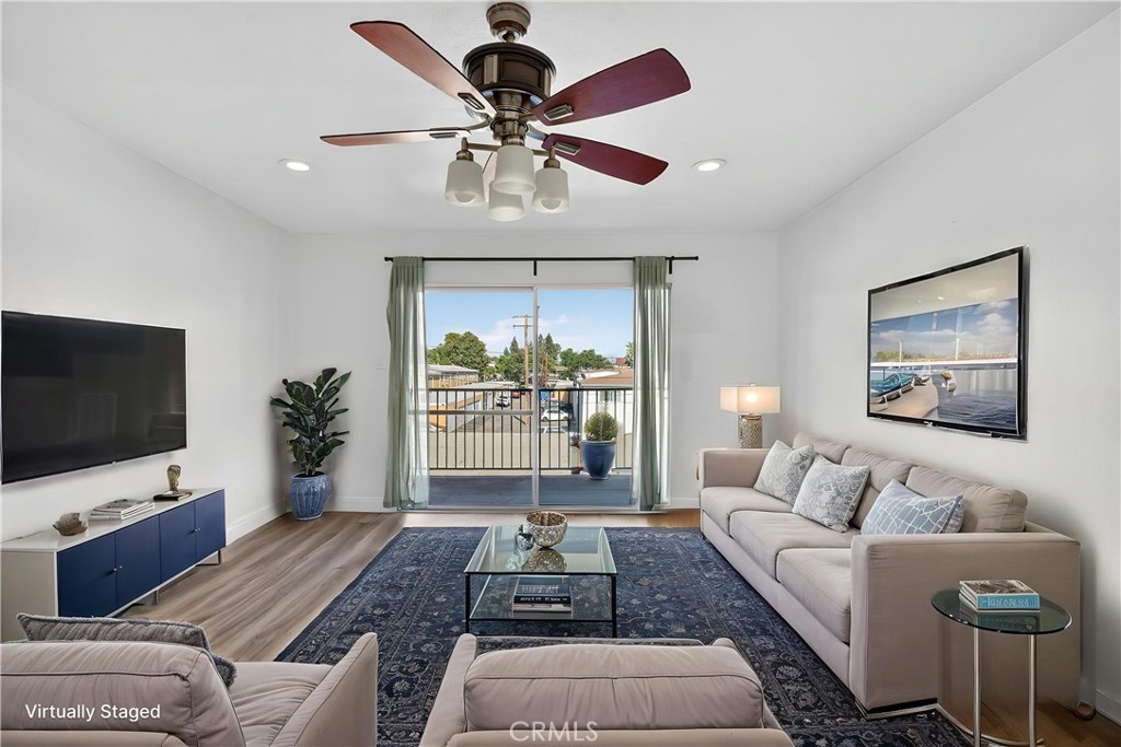 400 N Acacia