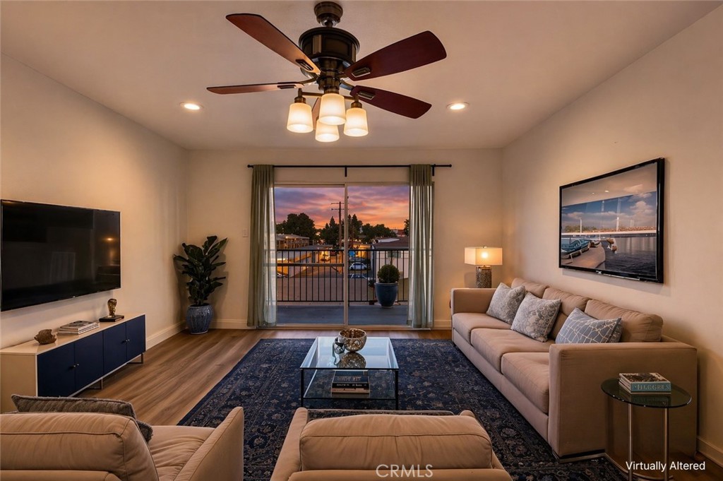 400 N Acacia