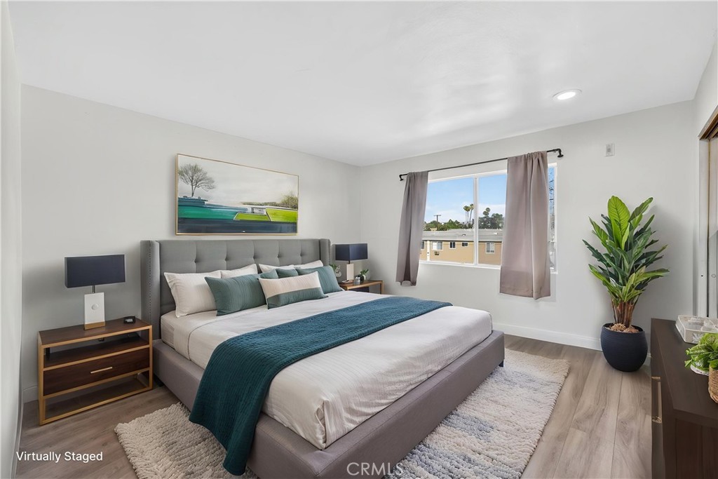 400 N Acacia