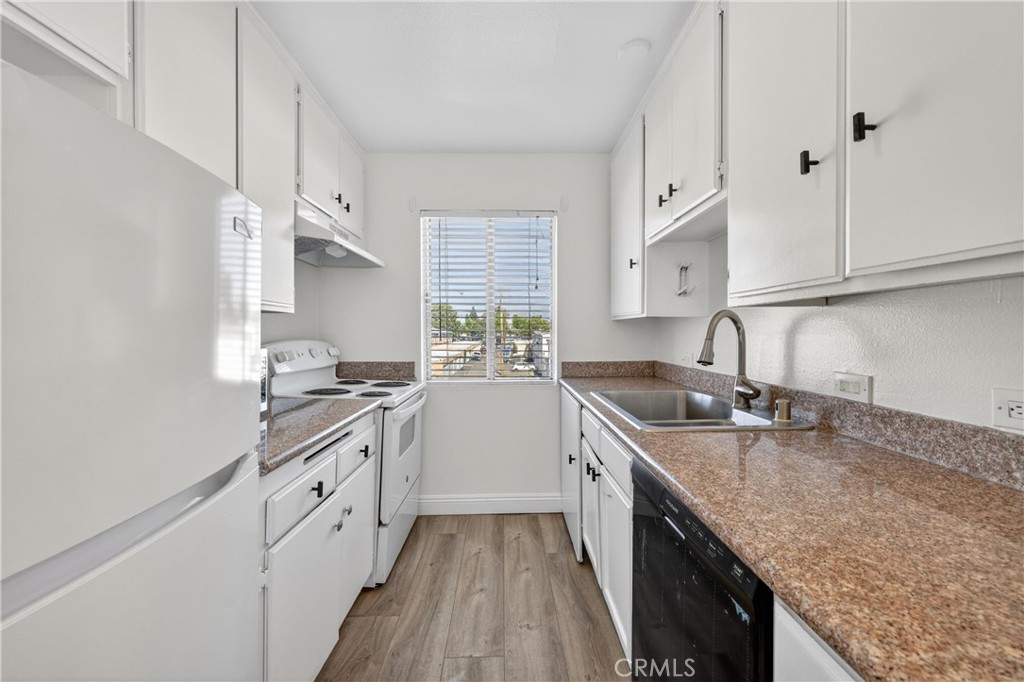 400 N Acacia