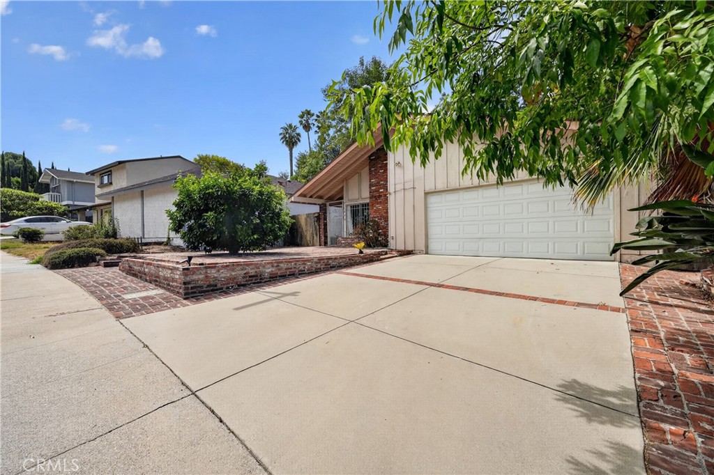 1808 E Woodgate