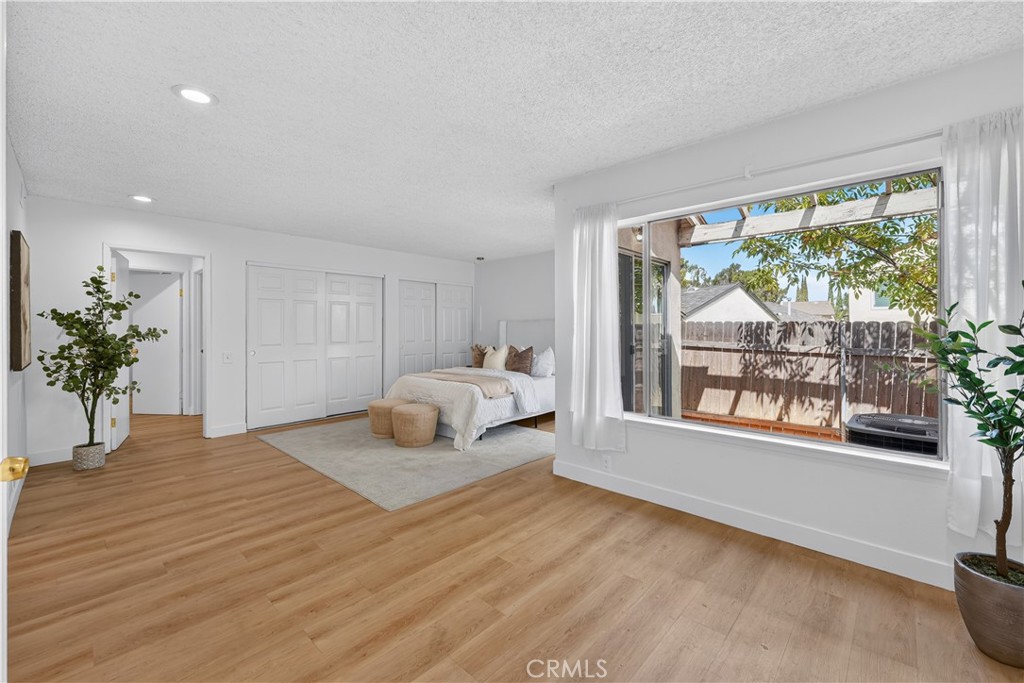 1808 E Woodgate