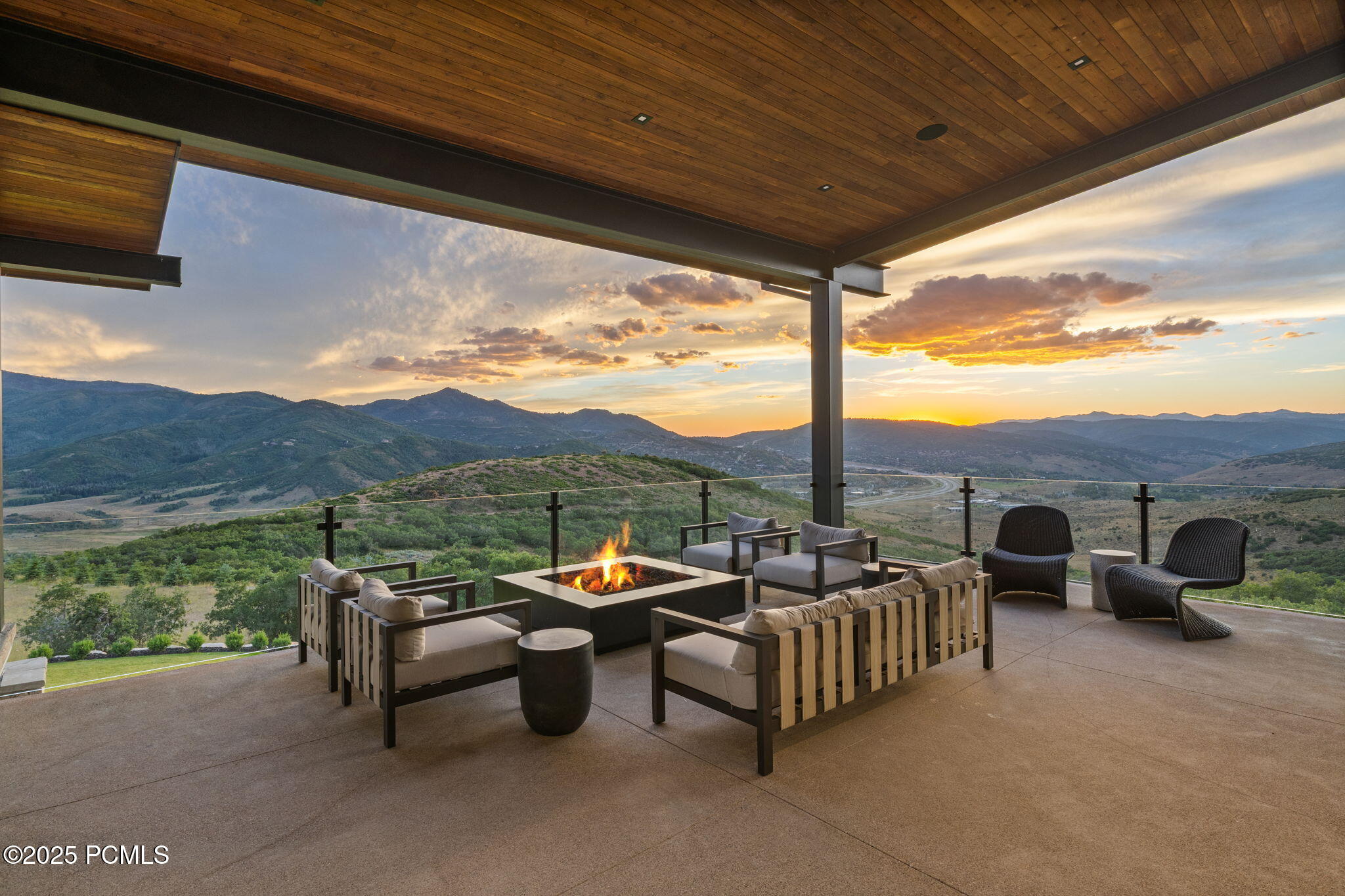 1735 Red Hawk Trail