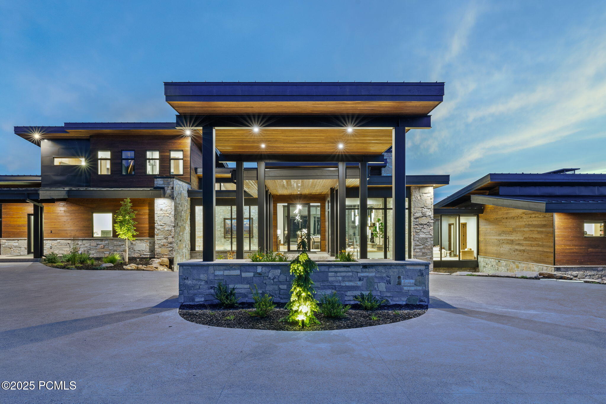 1735 Red Hawk Trail