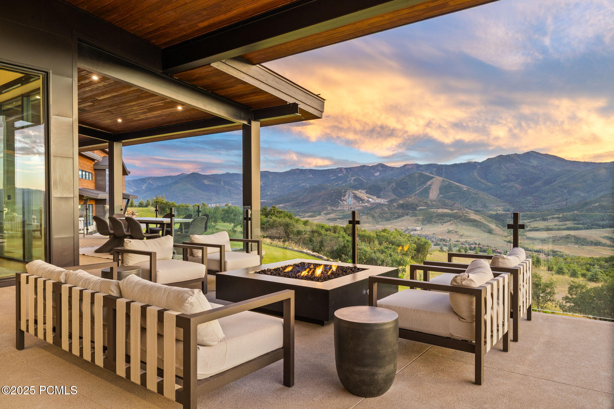 1735 Red Hawk Trail