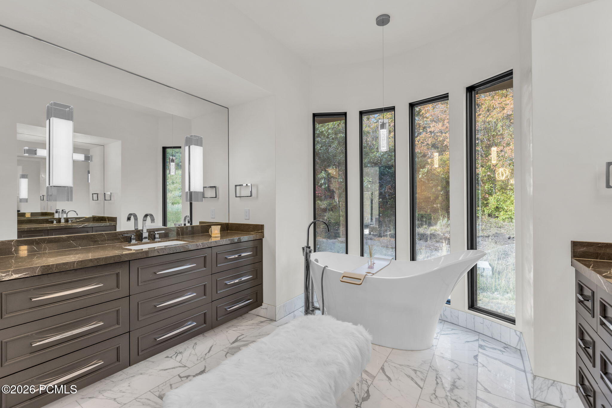 717 W Moose Hill Road