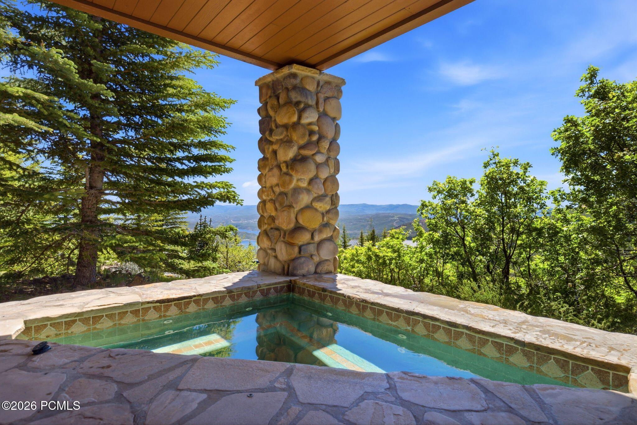 9968 Summit View Dr