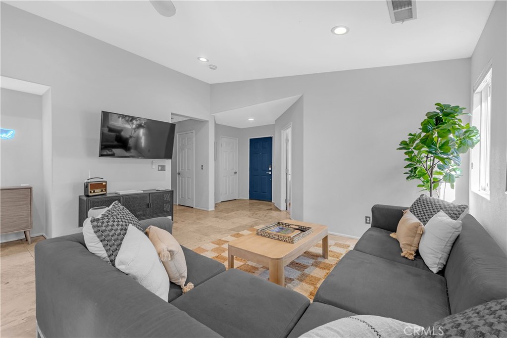 83157 Todos Santos Avenue