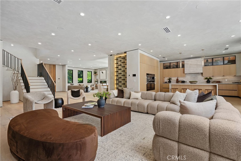 315 Veteran Ave