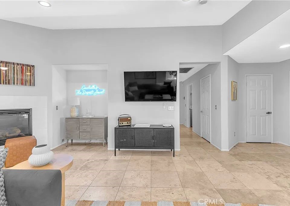 83157 Todos Santos Avenue